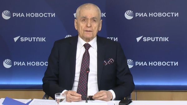 Геннадий Онищенко во время видеомоста на тему Биобезопасность стран ЕАЭС (17 декабря 2025). Москва - Sputnik Армения