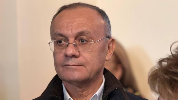 Сейран Оганян с супругой Рузанной в Эчмиадзинском кафедральном соборе (18 декабря 2025). Эчмиадзин - Sputnik Армения