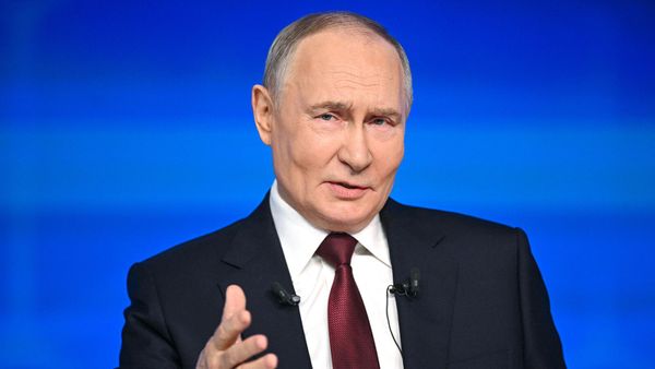 Президент РФ Владимир Путин отвечает на вопросы во время специальной программы Итоги года (19 декабря 2025). Москвa - Sputnik Армения