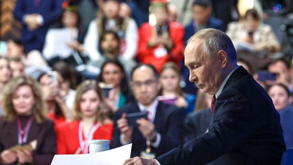 Президент РФ Владимир Путин отвечает на вопросы во время специальной программы Итоги года (19 декабря 2025). Москвa - Sputnik Армения
