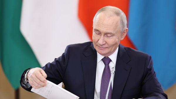 Президент РФ Владимир Путин во время Заседания Высшего Евразийского экономического совета в узком составе (21 декабря 2025). Санкт-Петербург - Sputnik Армения