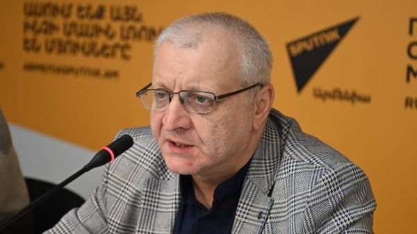Սուրեն Սուրենյանց - Sputnik Արմենիա