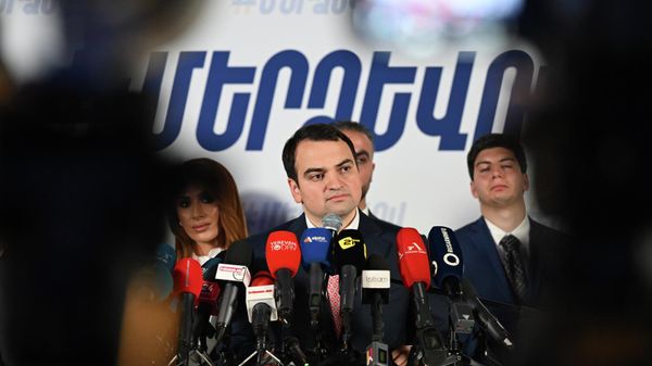 Пресс-конференция координатора движения По-своему Нарека Карапетяна (23 декабря 2025). Еревaн - Sputnik Армения