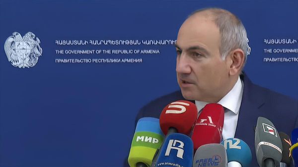 Премьер-министр Никол Пашинян отвечает на вопросы журналистов (25 декабря 2025). Еревaн - Sputnik Армения