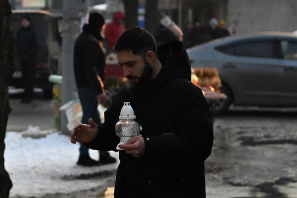 Հավատացյալները եկեղեցու բակում - Sputnik Արմենիա