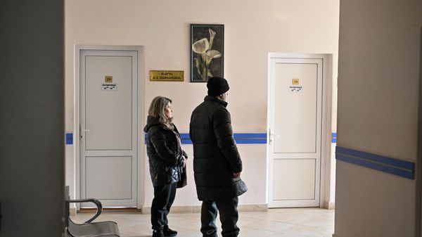 Поликлиника им. Карлена Есаяна в Еревaне - Sputnik Армения