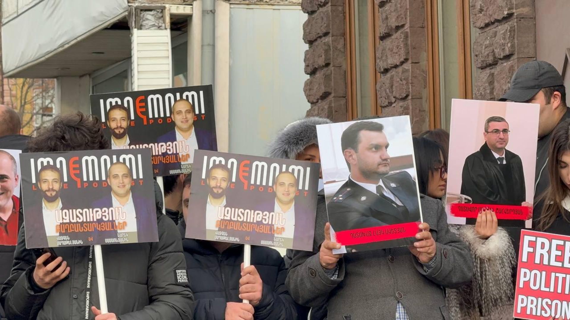 Пикет команды AntiFake.am перед представительством делегации ЕС в Армении (13 января 2026). Еревaн - Sputnik Արմենիա, 1920, 13.01.2026