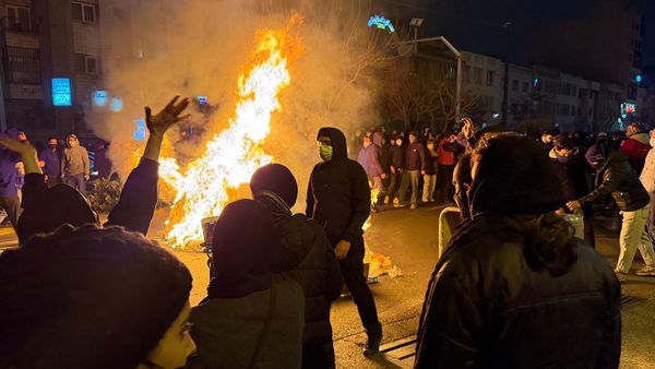 Участники антиправительственной акции протеста в Тегеране (9 января 2026). Иран - Sputnik Армения