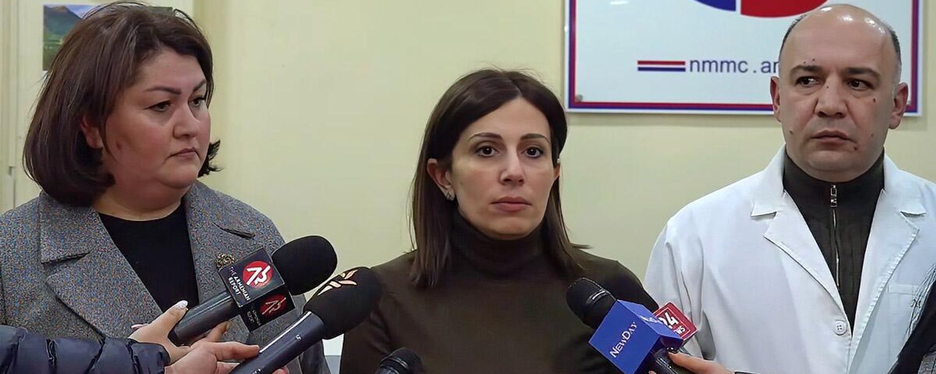Министр здравоохранения Анаит Аванесян, дочь Вагифа Хачатряна и директор МЦ Норк-Мараш Микаел Адамян отвечают на вопросы журналистов о состоянии здоровья Вагифа Хачатряна (14 января 2025). Еревaн - Sputnik Армения, 1920, 14.01.2026