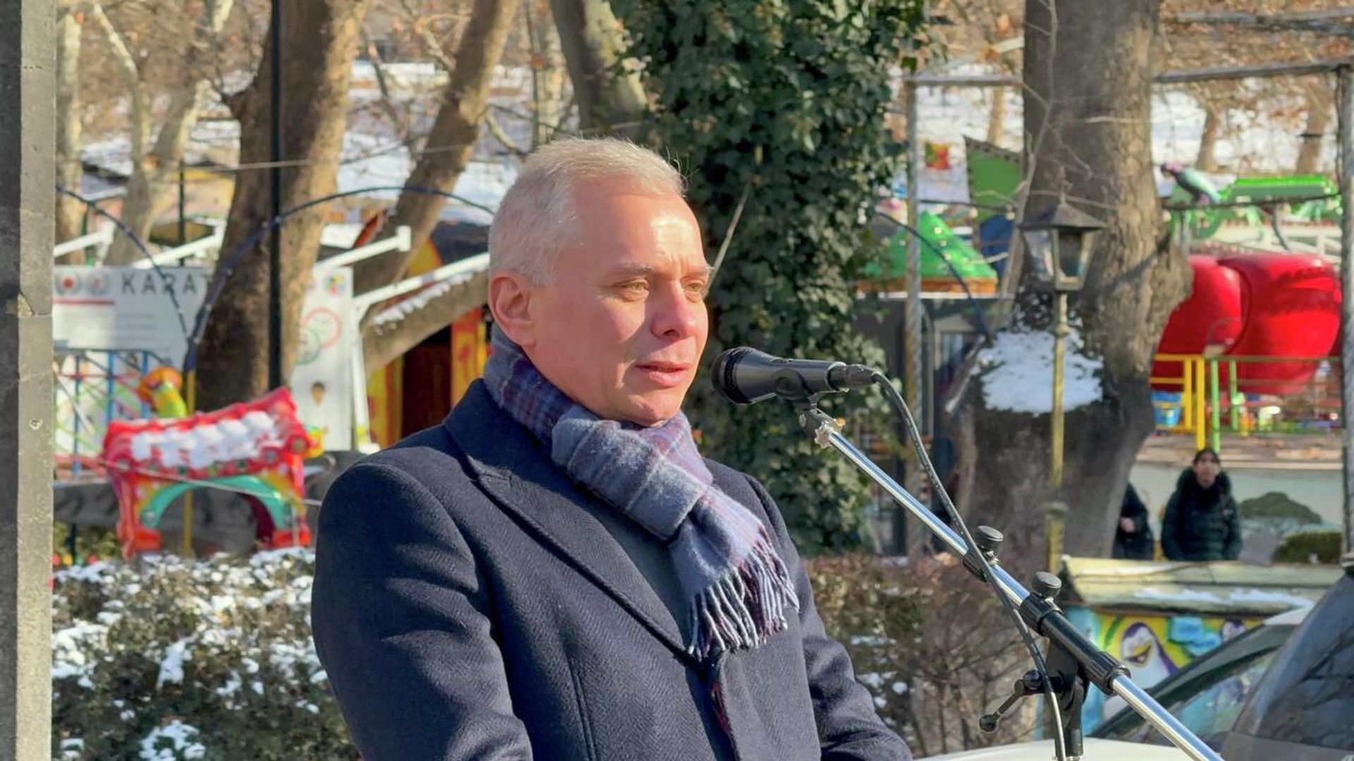 Презентация книги Судьба по имени Грибоедов у памятника писателю и дипломату в день его рождения (15 января 2026). Еревaн Презентация книги Судьба по имени Грибоедов у памятника писателю и дипломату в день его рождения (15 января 2026). Еревaн - Sputnik Армения, 1920, 15.01.2026