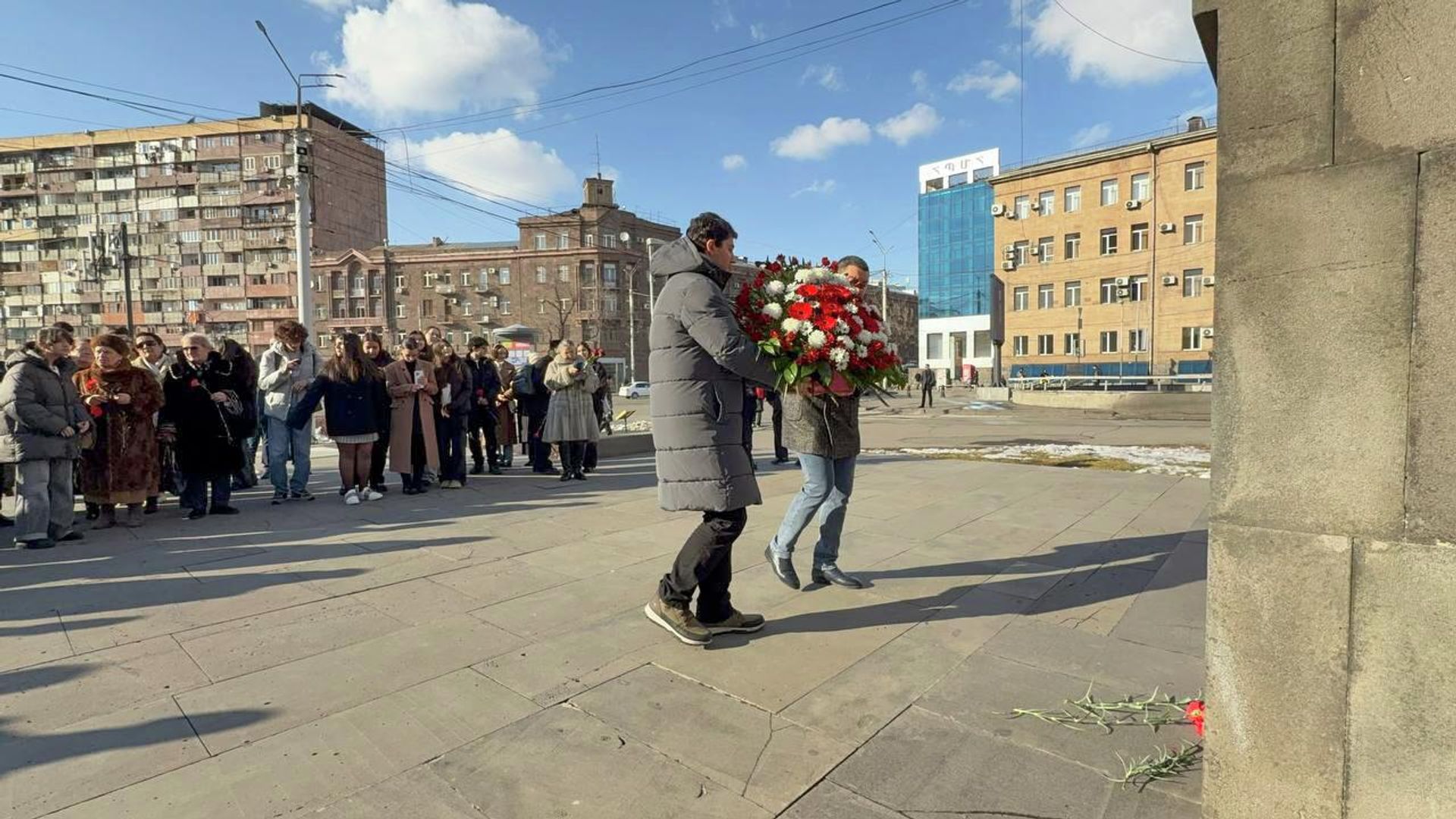Презентация книги Судьба по имени Грибоедов у памятника писателю и дипломату в день его рождения (15 января 2026). Еревaн Презентация книги Судьба по имени Грибоедов у памятника писателю и дипломату в день его рождения (15 января 2026). Еревaн - Sputnik Армения, 1920, 15.01.2026