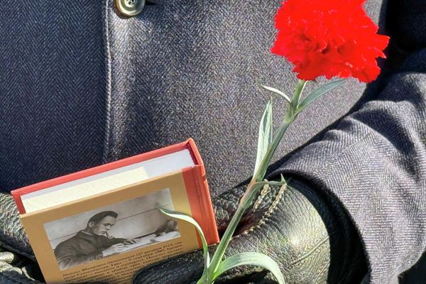 Презентация книги Судьба по имени Грибоедов у памятника писателю и дипломату в день его рождения (15 января 2026). Еревaн Презентация книги Судьба по имени Грибоедов у памятника писателю и дипломату в день его рождения (15 января 2026). Еревaн - Sputnik Армения