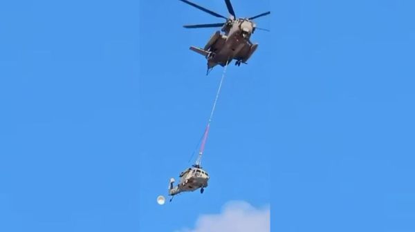 Вертолет ВВС Израиля разбился при попытке транспортировки из-за разрыва троса в воздухе - Sputnik Армения