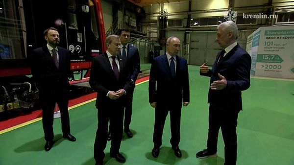 Владимир Путин приехал в электродепо «Аминьевское» - Sputnik Армения