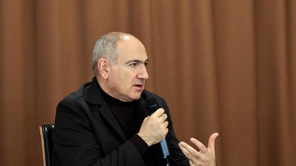 Премьер-министр Никол Пашинян провел неформальную встречу с представителями информационных технологий, искусственного интеллекта, телекоммуникаций и других технологических областей (17 января 2026). Еревaн - Sputnik Армения