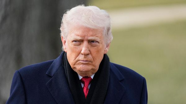 Президент США Дональд Трамп направляется к вертолету Marine One (16 января 2026). Вашингтон - Sputnik Армения