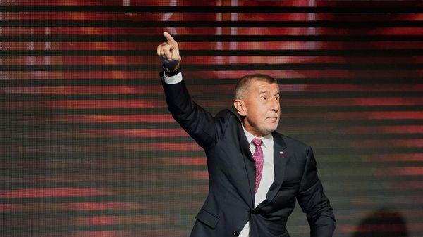 Андрей Бабиш прибывает в свой избирательный штаб во время парламентских выборов (4 октября 2025). Прага - Sputnik Армения
