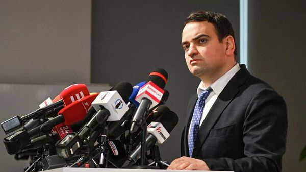 Нарек Карапетян отвечает на вопросы журналистов после на презентации экономической программы 5 шагов Самвела Карапетяна к Сильной Армении (20 января 2026). Еревaн - Sputnik Армения