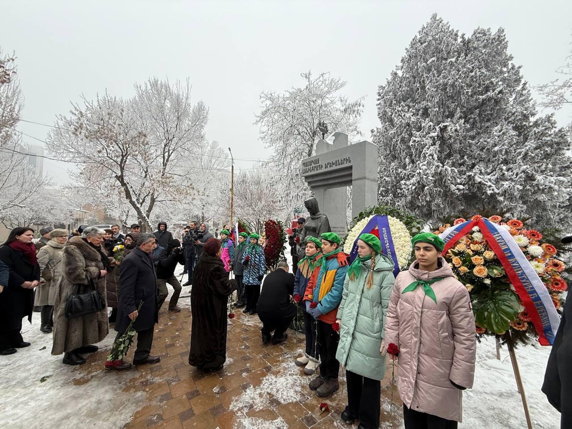 Церемония возложения цветов к памятнику Детям блокадного Ленинграда (27 января 2026). Еревaн - Sputnik Армения, 1920, 27.01.2026
