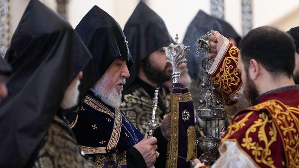 Заупокойная месса в День памяти погибших при защите Отечества в Эчмиадзинском соборе (27 января 2026). Эчмиадзин - Sputnik Армения