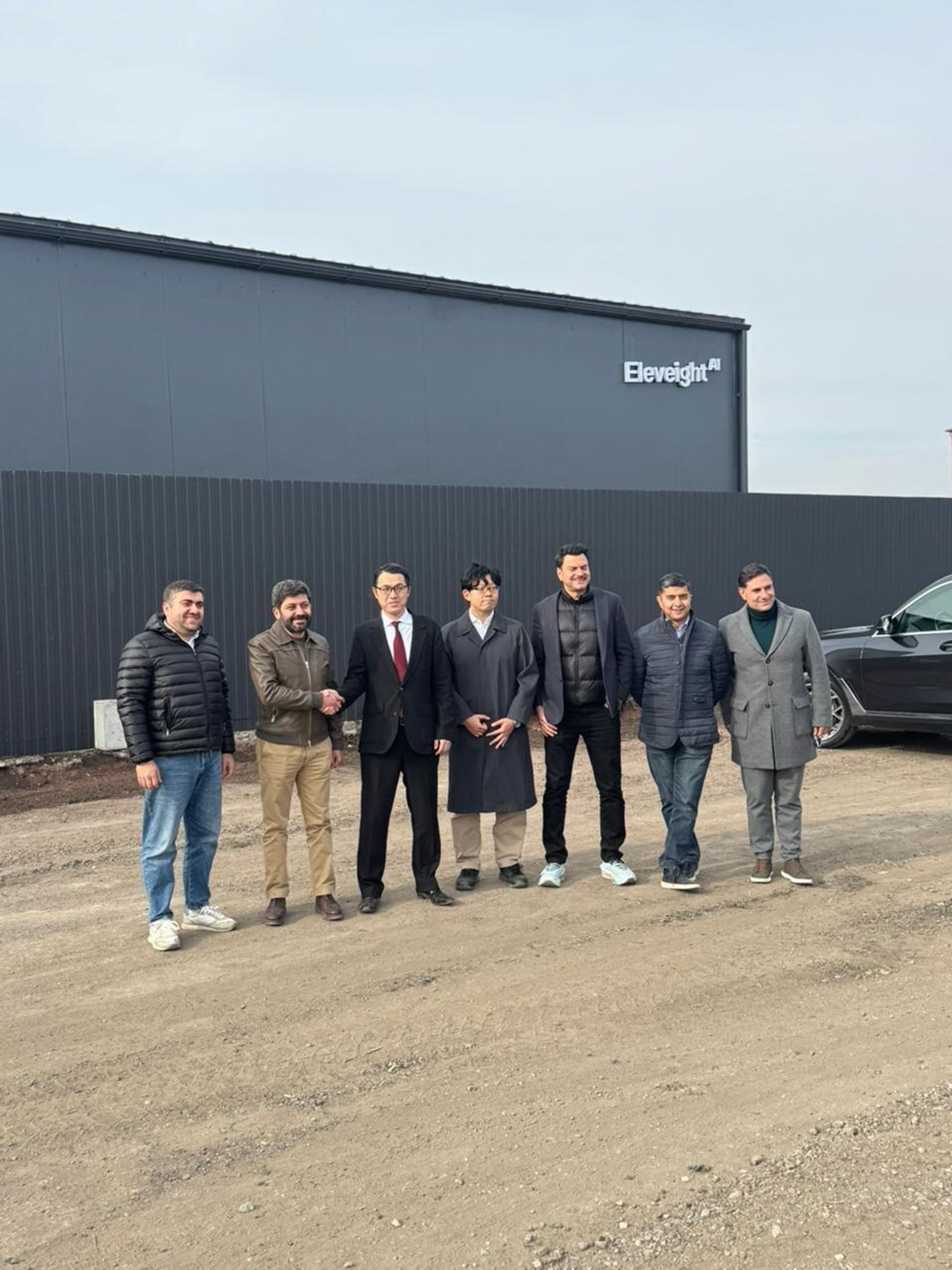 Сотрудники и международные партнеры компании Eleveight на строительстве суперкомпьютера в поселке Гагарин - Sputnik Армения, 1920, 03.02.2026