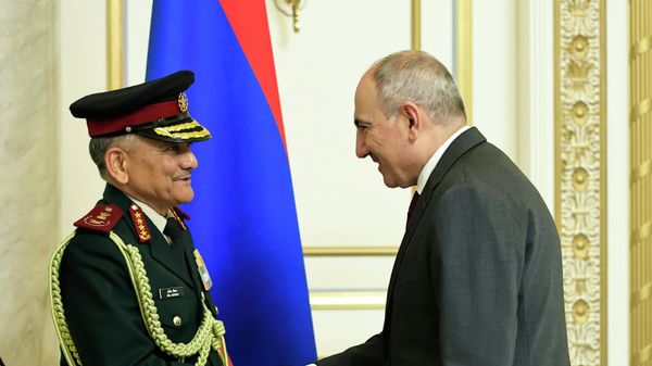 Премьер-министр Никол Пашинян принял делегацию во главе с начальником штаба Вооруженных сил Индии генералом Анилом Чауханом (3 февраля 2026). Еревaн - Sputnik Армения