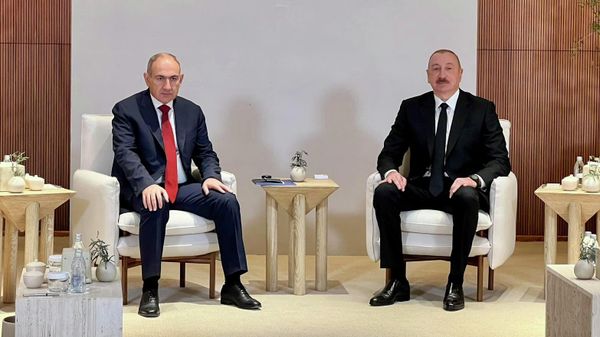 Встреча премьер-министра Никола Пашиняна и президента Азербайджана Ильхама Алиева (4 февраля 2026). Абу-Даби - Sputnik Армения