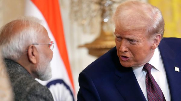 Президент США Дональд Трамп беседует с премьер-министром Индии Нарендрой Моди - Sputnik Армения