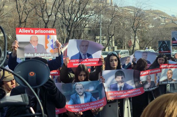 Акция в защиту всех политзаключенных и армянских пленных, содержащихся в бакинской тюрьме (5 февраля 2026). Еревaн - Sputnik Армения