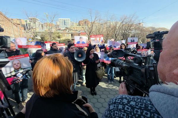 Акция в защиту всех политзаключенных и армянских пленных, содержащихся в бакинской тюрьме (5 февраля 2026). Еревaн - Sputnik Армения