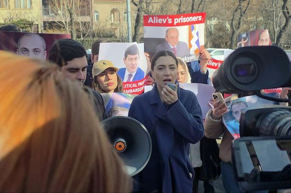 Акция в защиту всех политзаключенных и армянских пленных, содержащихся в бакинской тюрьме (5 февраля 2026). Еревaн - Sputnik Армения