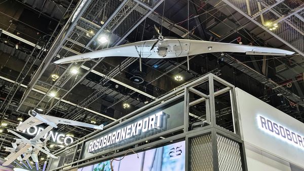 Российский разведывательный беспилотник Supercam S350 на стенде Рособоронэкспорта на международной выставке по беспилотным системам UMEX 2026 (4 февраля 2026). Абу-Даби  - Sputnik Армения