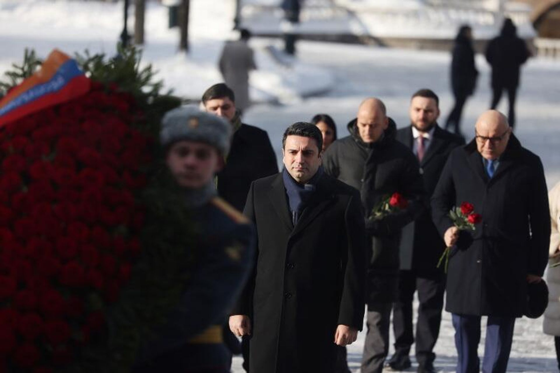 Председатель НС Ален Симонян посетил памятник Неизвестному солдату и возложил цветы к вечному огню (5 февраля 2026). Москва - Sputnik Արմենիա, 1920, 05.02.2026
