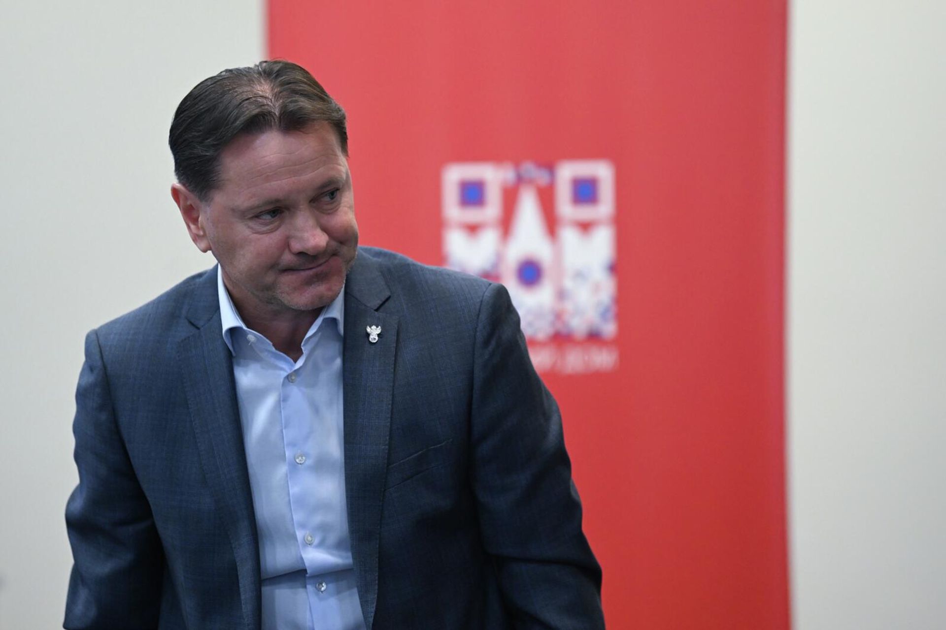 Дмитрий Аленичев на пресс-конференции делегации Российского футбольного союза и Российской Премьер-лиги (5 февраля 2026). Еревaн - Sputnik Армения, 1920, 05.02.2026