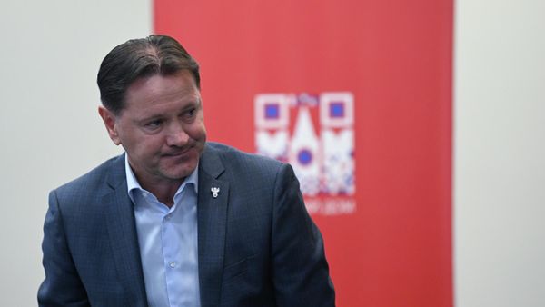 Дмитрий Аленичев на пресс-конференции делегации Российского футбольного союза и Российской Премьер-лиги (5 февраля 2026). Еревaн - Sputnik Армения