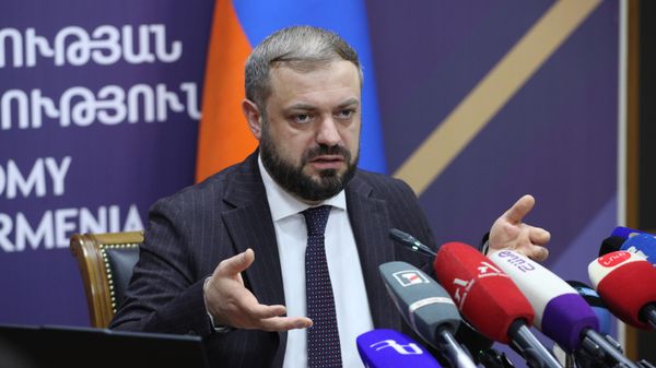 Министр экономики Геворг Папоян проводит пресс-конференцию (6 февраля 2026). Еревaн - Sputnik Армения