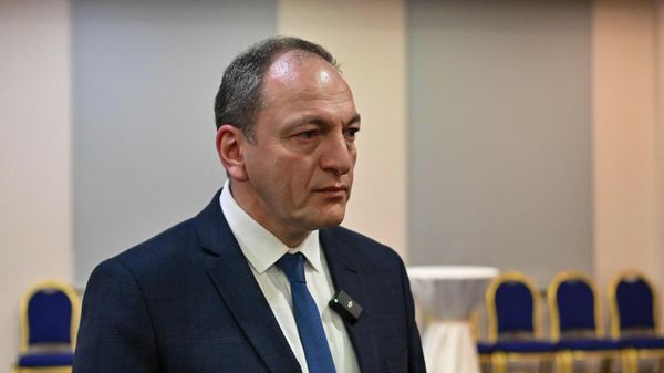 Директор Государственного фонда медицинского страхования Самвел Харазян на церемонии подписания документа с частными страховыми компаниями (9 февраля 2026). Еревaн - Sputnik Армения