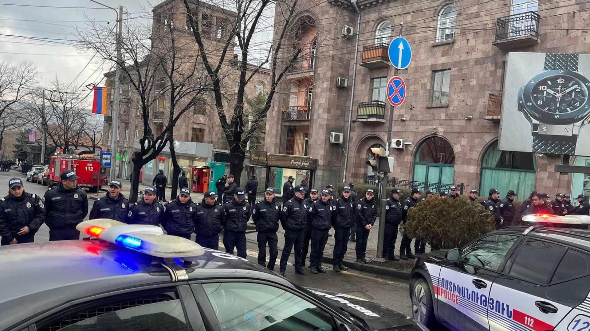 Полиция перекрыла проспект Баграмяна (9 февраля 2026). Еревaн - Sputnik Արմենիա, 1920, 09.02.2026