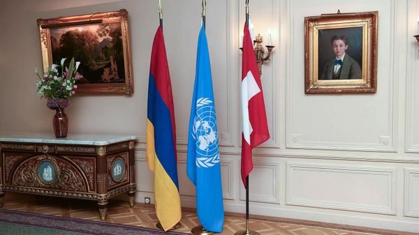 Флаги Армении, ООН и Швейцарии - Sputnik Армения