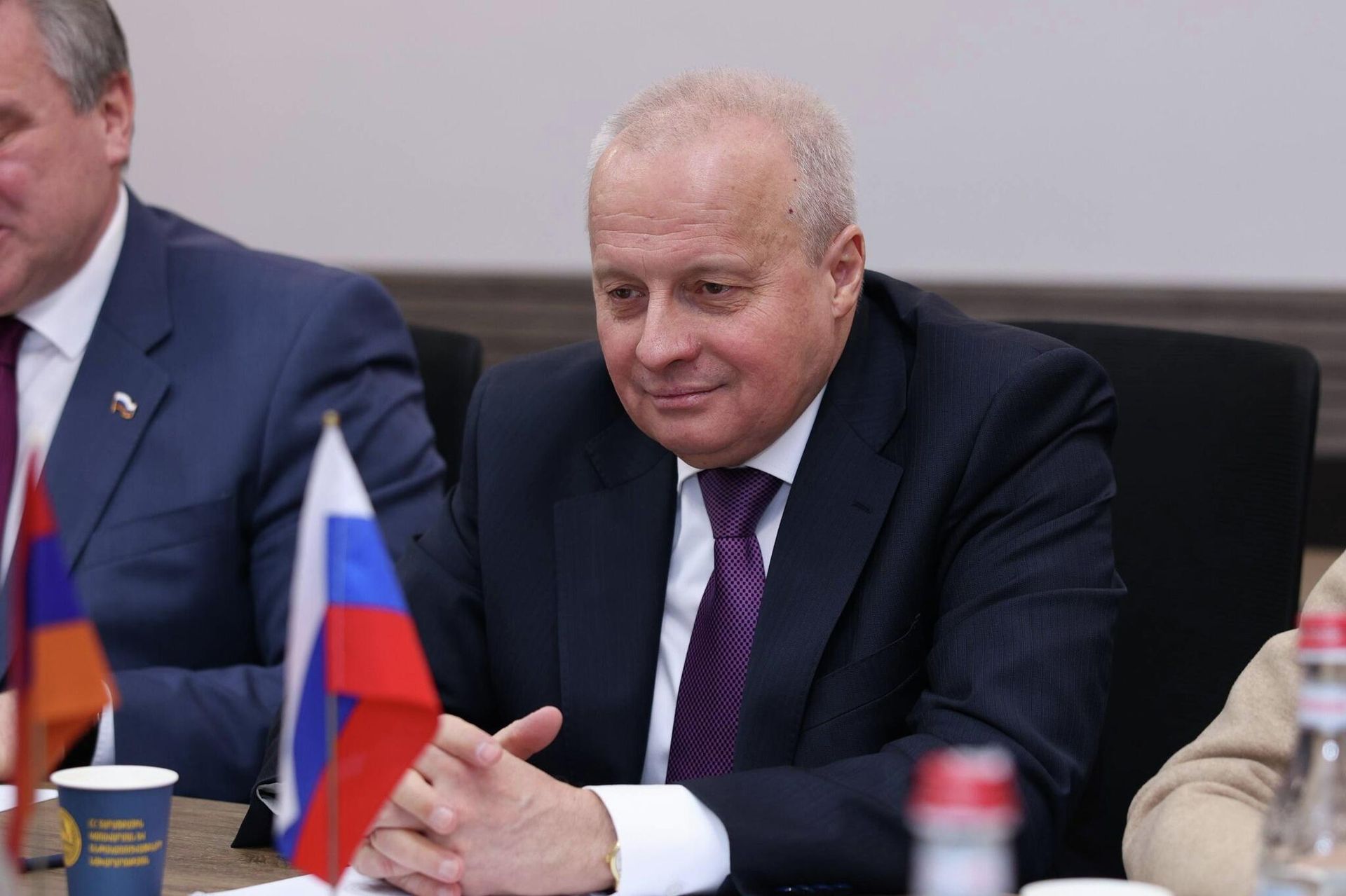 Министр территориального управления и инфраструктур Давид Худатян принял делегацию во главе с Чрезвычайным и Полномочным послом Российской Федерации Сергеем Копыркиным (13 февраля 2026). Еревaн - Sputnik Արմենիա, 1920, 13.02.2026