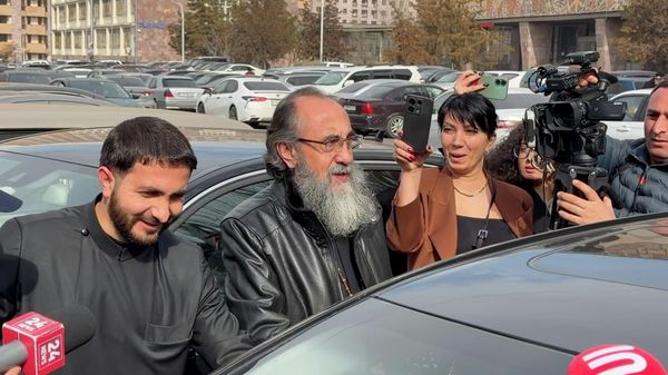 Միքայել սրբազանը դուրս գրվեց «Իզմիրլյան» ԲԿ-ից - Sputnik Արմենիա
