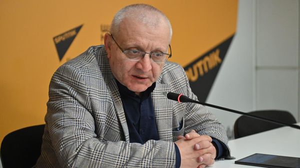 Западники даже не пикнули, когда Вэнс поддержал Пашиняна: Суренянц - Sputnik Армения