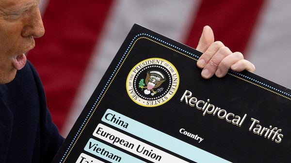 Президент США Дональд Трамп выступает с речью о тарифах в Розовом саду Белого дома (2 апреля 2025). Вашингтон - Sputnik Армения