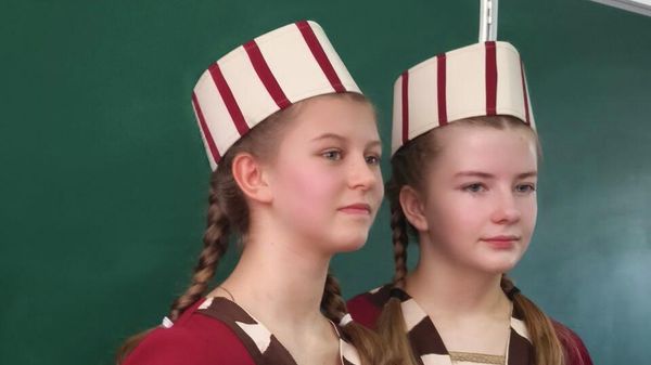 Праздничные мероприятия по случаю Международного дня родного языка (21 февраля 2026). Фиолетово - Sputnik Армения