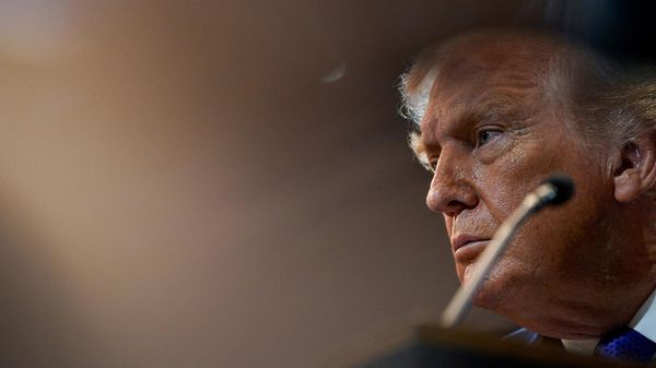 Президент США Дональд Трамп во время брифинга в Белом доме после решения Верховного суда о том, что Трамп превысил свои полномочия, введя пошлины (20 февраля 2026). Вашингтон - Sputnik Արմենիա