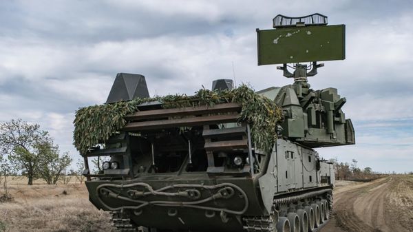 Боевое дежурство экипажа ЗРК Тор-М2 в зоне СВО - Sputnik Армения
