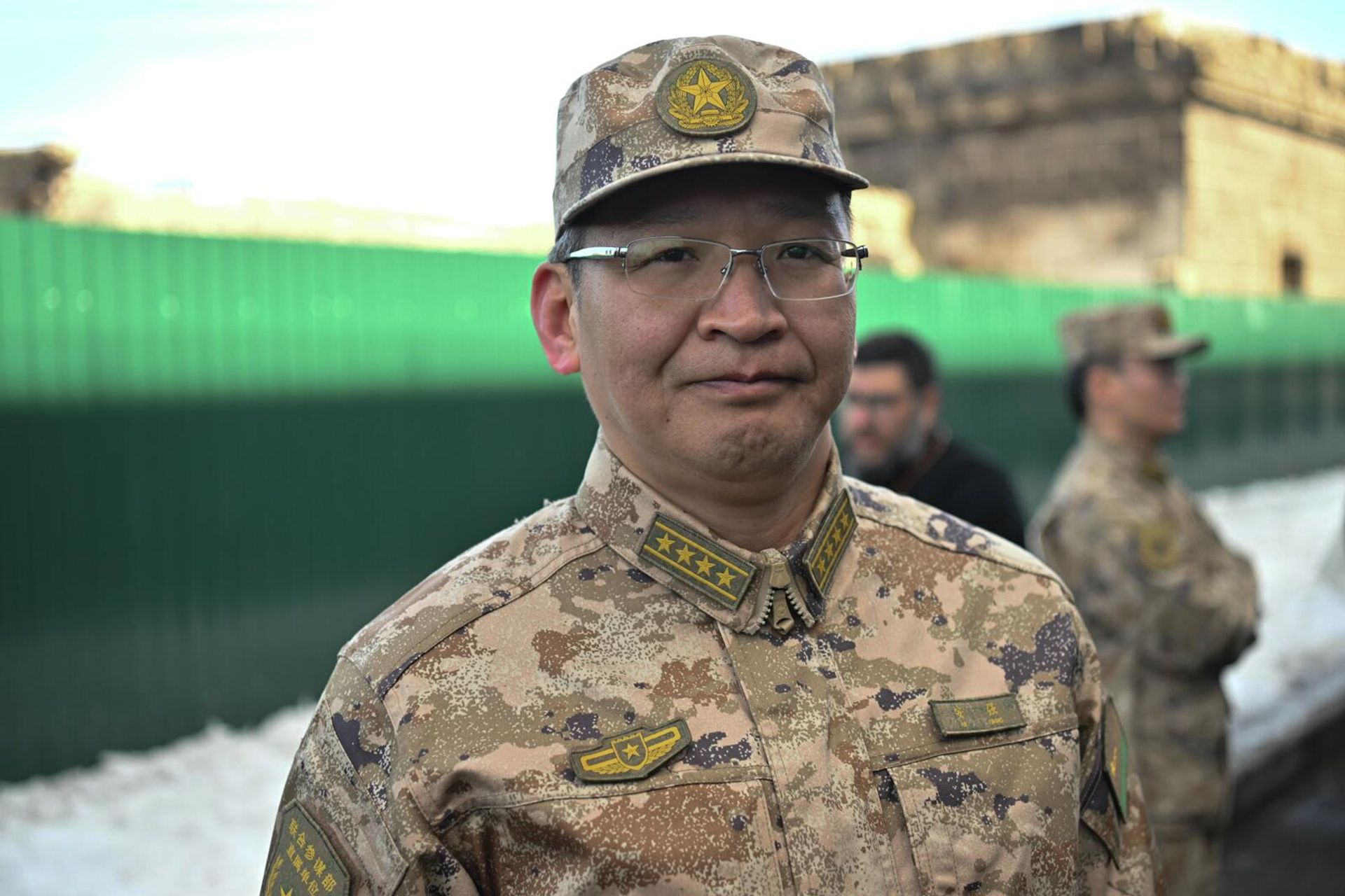 Военный атташе при посольстве КНР в Армении Ань Цзян на открытии нового общежития на территории 102-й военной базы ВС РФ (23 февраля 2026). Гюмри - Sputnik Արմենիա, 1920, 23.02.2026