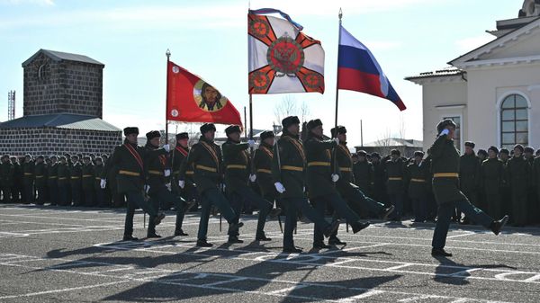 Военный парад на праздновании Дня защитника Отечества на территории 102-й военной базы ВС РФ (23 февраля 2026). Гюмри - Sputnik Армения
