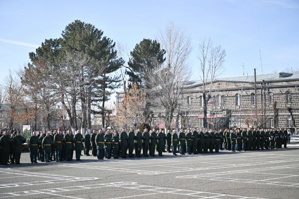 Военный парад на праздновании Дня защитника Отечества на территории 102-й военной базы ВС РФ (23 февраля 2026). Гюмри - Sputnik Армения