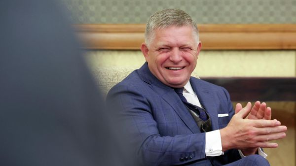 Председатель правительства Словакии Роберт Фицо во время встречи с президентом РФ (2 сентября 2025). Пекин - Sputnik Армения
